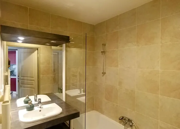 Quiet 400m Palais & 100m Daire