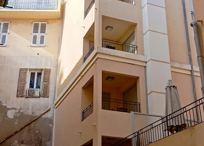 Quiet 400m Palais & 100m