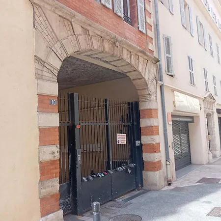 Apartman Quiet 400m Palais & 100m *