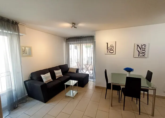 Apartman Quiet 400m Palais & 100m *