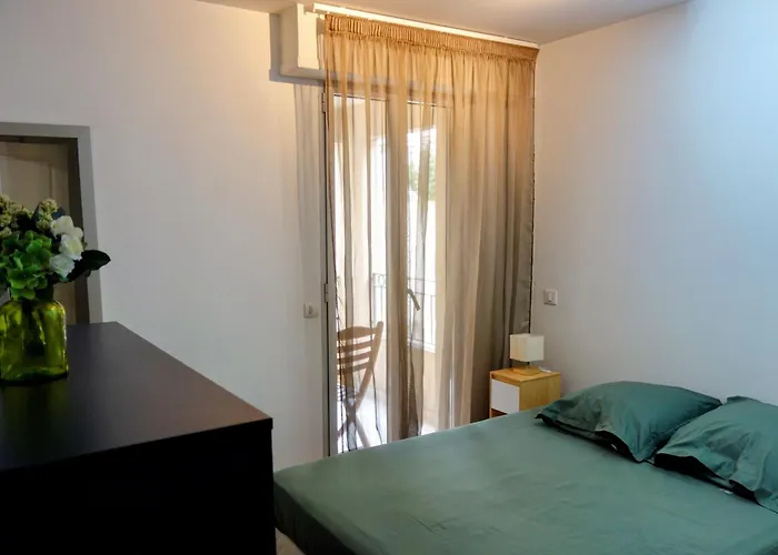 Lägenhet Quiet 400m Palais & 100m