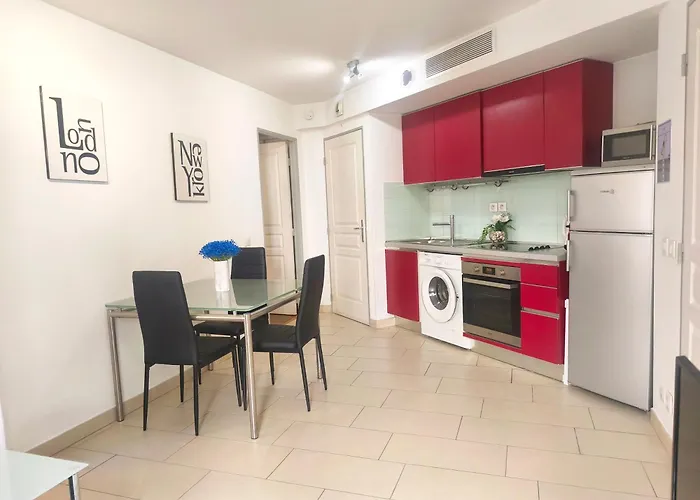 Quiet 400m Palais & 100m Apartman *