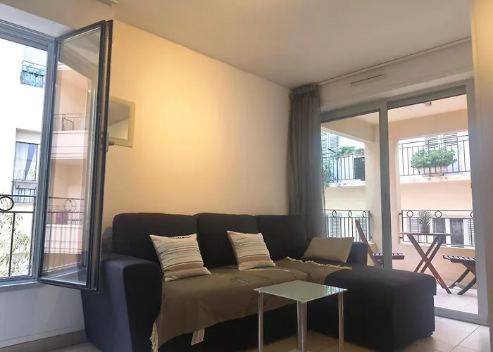 Apartman Quiet 400m Palais & 100m *