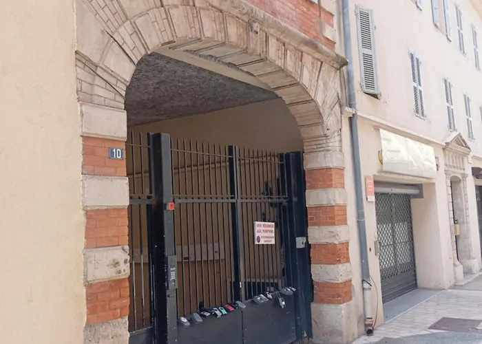 Apartman Quiet 400m Palais & 100m *