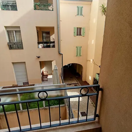 Quiet 400m Palais & 100m Appartamento
