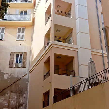 Quiet 400m Palais & 100m