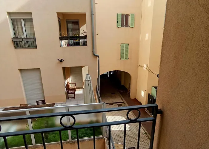 Quiet 400m Palais & 100m شقة